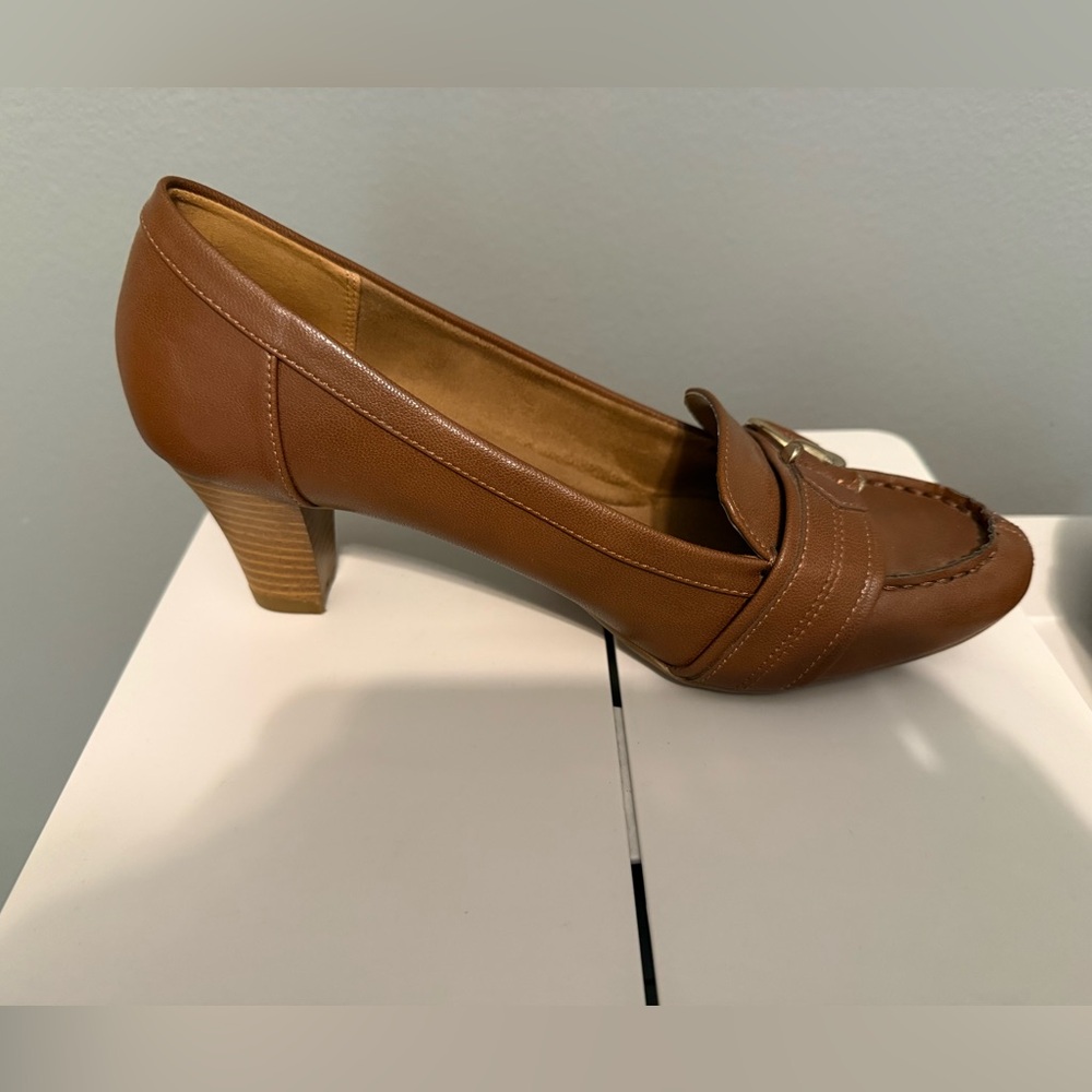 AEROSOLES Brown Leather Loafer Heels with Gold Buckle - Picture 9 of 10